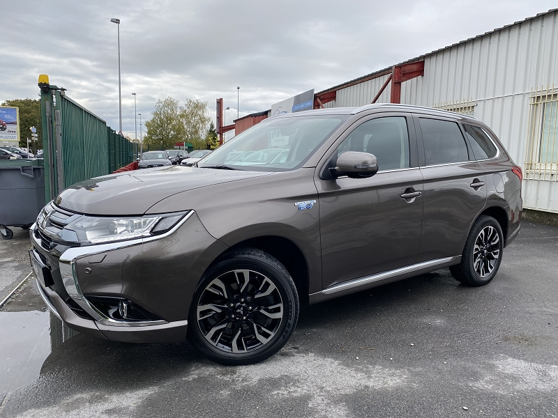 Outlander intense комплектация